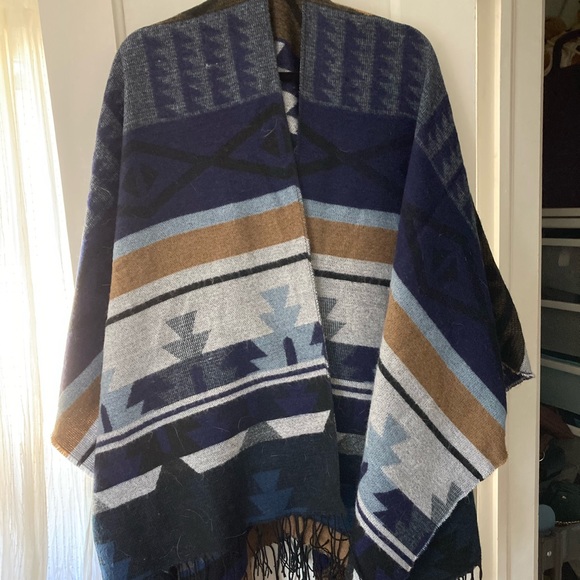 Reitmans Fall Wrap - Picture 1 of 3